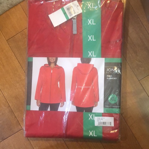 NWT Jones New York Ladies’ Parka in a Pocket - Picture 5 of 9